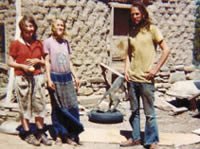Hippie communes became alternatives to the traditional family