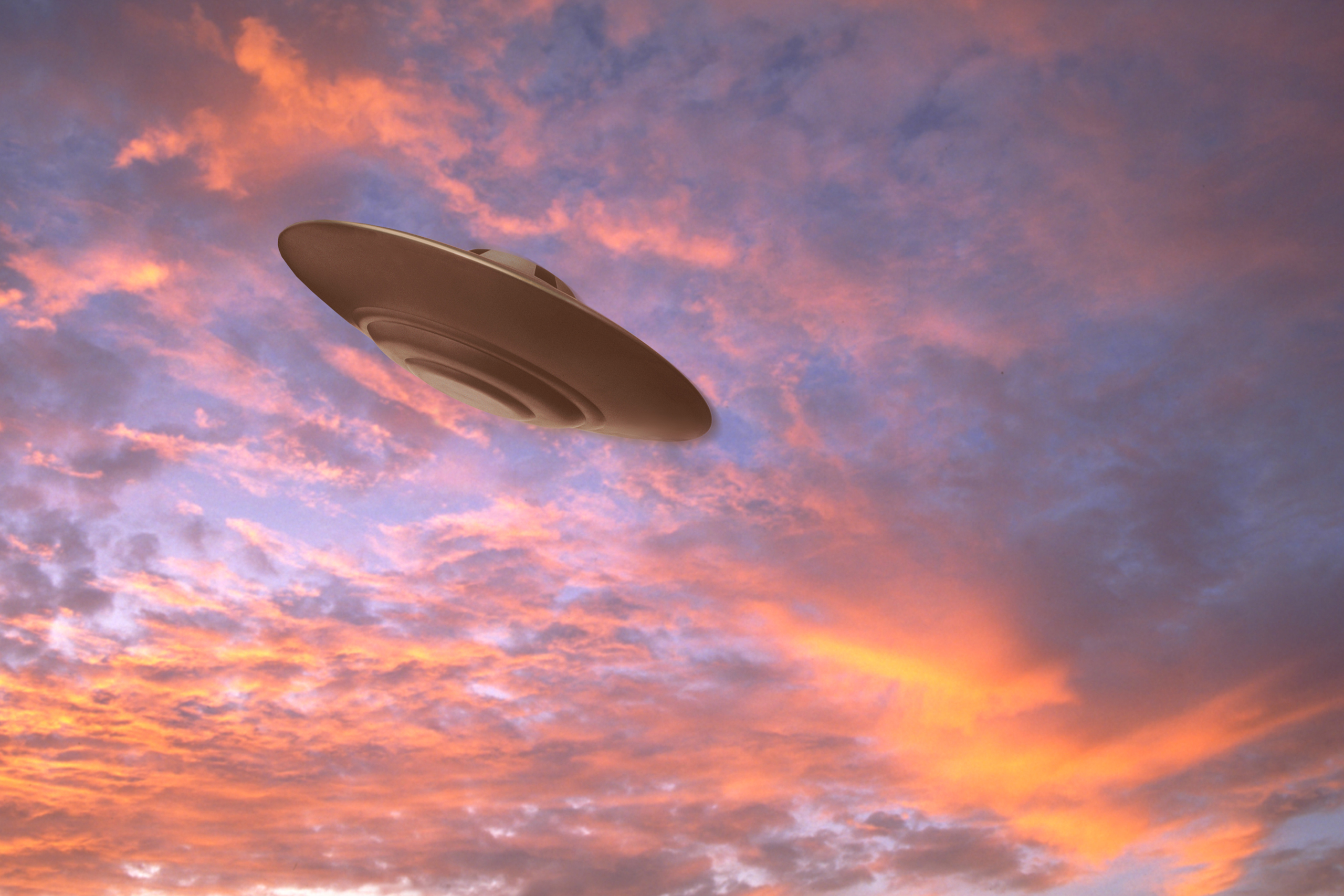 Тарелка летит. Летающая тарелка «UFO Magico»;. НЛО "летающая тарелка" Губенко. Уфология НЛО.