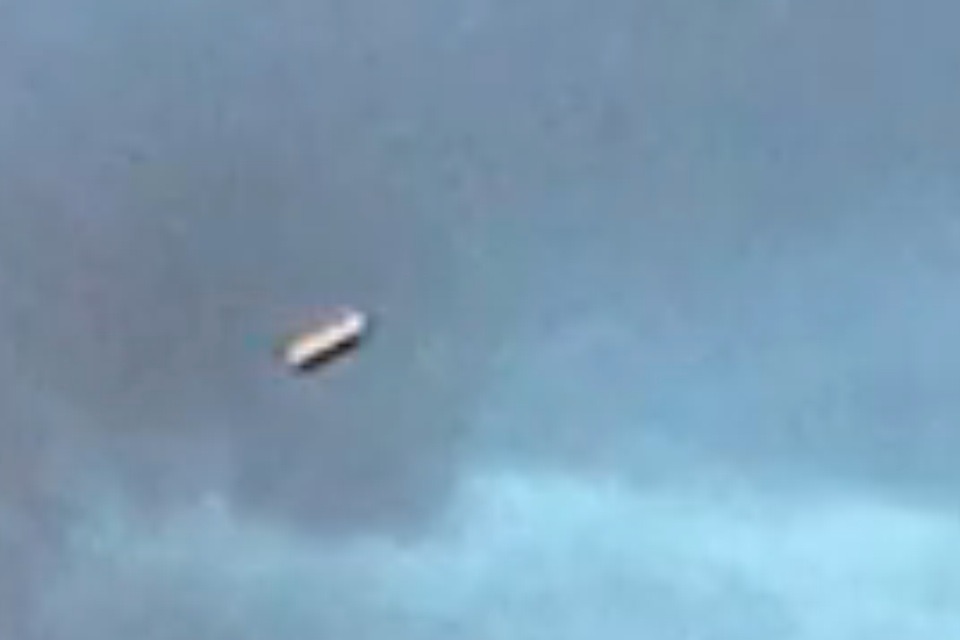 UFO: California witness reports cigar-shaped alien-like craft : The ...